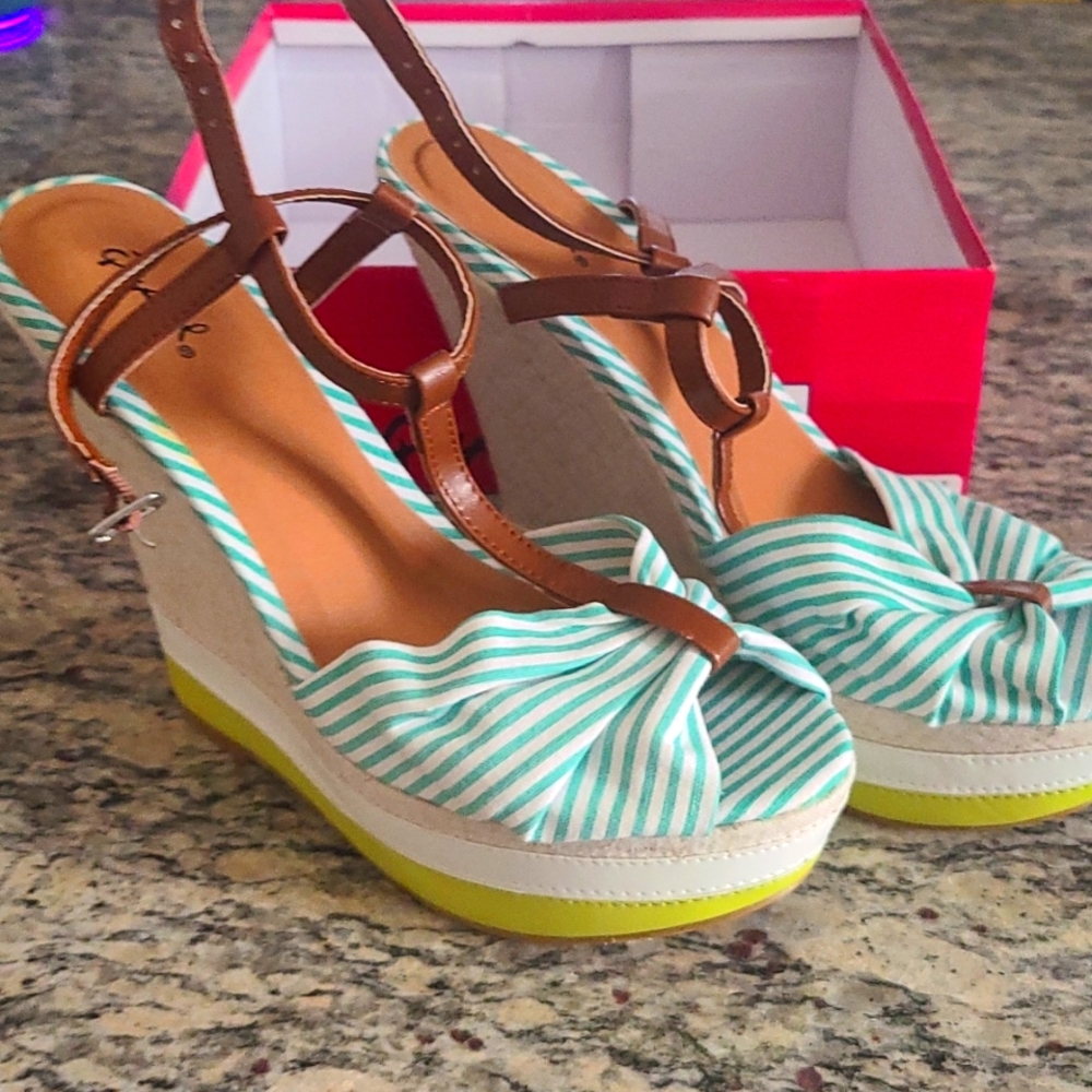 I'm selling some brand new shoes never worn.